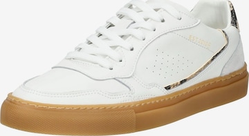 Baskets basses PAVEMENT en blanc : devant