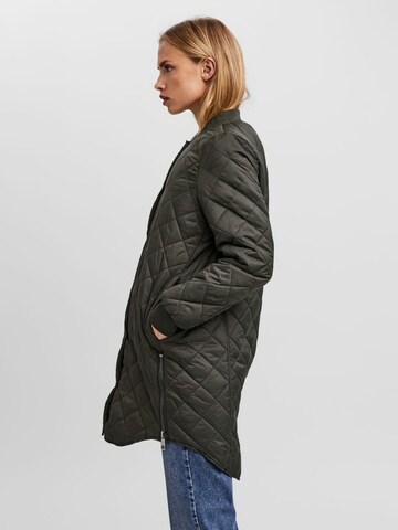 VERO MODA Between-Season Jacket 'Hayle' in Green