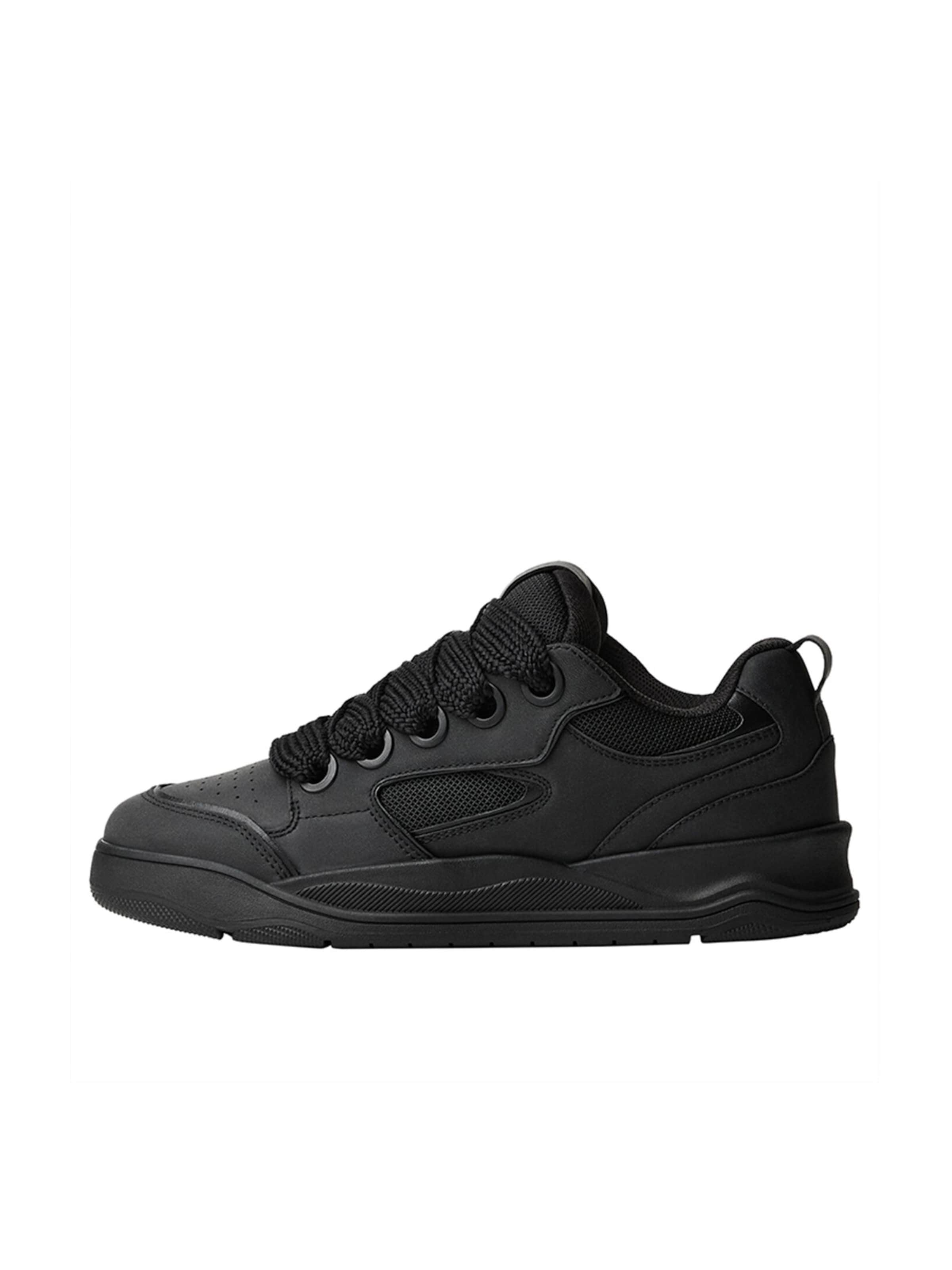 Bershka Trainers in Black