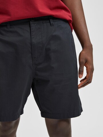 SELECTED HOMME Regular Shorts in Schwarz