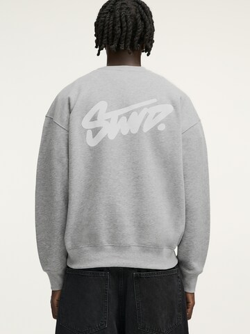 Sweat-shirt 'STWD' Pull&Bear en gris : devant