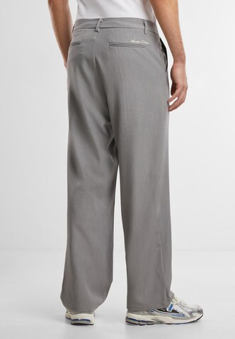 Loosefit Pantalon chino Another Cotton Lab en gris