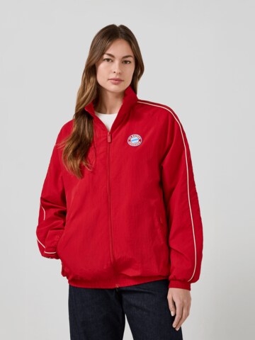FC BAYERN MÜNCHEN Between-Season Jacket in Red: front
