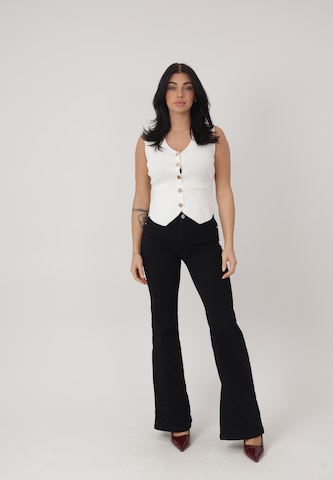 Elara Strickweste in Weiß