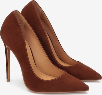 Kazar Pumps in Brown