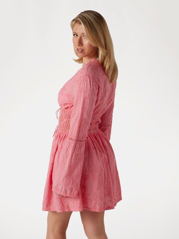 GUESS Strandkleid in Pink