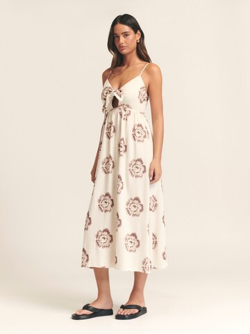 St MRLO Kleid in Beige