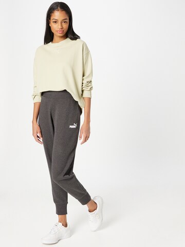 Tapered Pantaloni sportivi 'ESSENTIAL' di PUMA in grigio