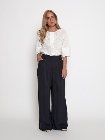 Wide leg Pantaloni 'Rebecca' di Peppercorn in nero: frontale