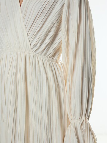 Robe 'Alwa' EDITED en beige