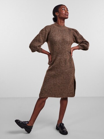 YAS Knit dress 'Salum' in Brown