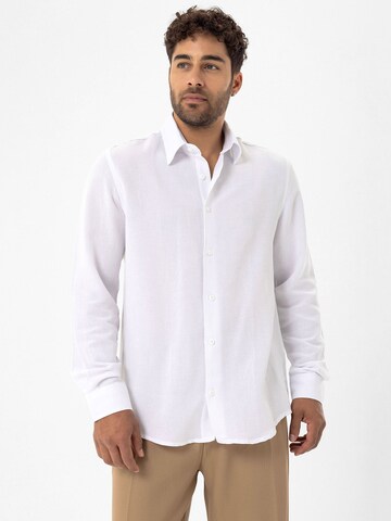 Comfort fit Camicia di Dandalo in bianco