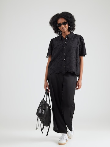 Chemisier 'CARValais' ONLY Carmakoma en noir