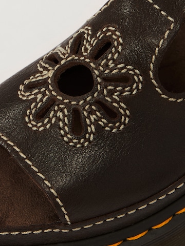 Sandalo 'Dunnet Flower' di Dr. Martens in marrone