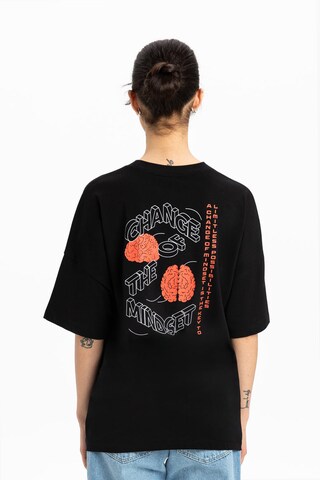 UNIQVIBE Shirt in Black: front