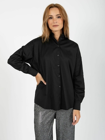 Coster Copenhagen Shirt ' Boxy ' in Black: front