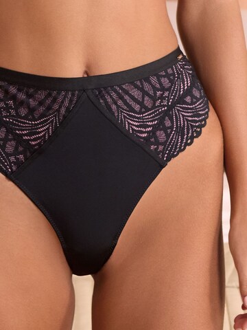 Lipsy Slip in Schwarz