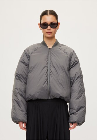 Veste mi-saison rethinkit studios en gris : devant