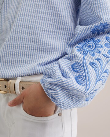 Bluză de la WE Fashion pe albastru