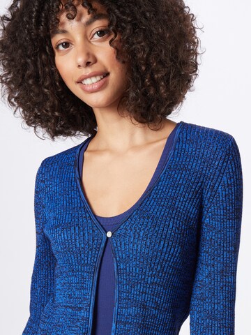 Geacă tricotată 'Velobari' de la mbym pe albastru