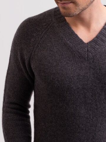 Pullover di CASH-MERE.CH in grigio