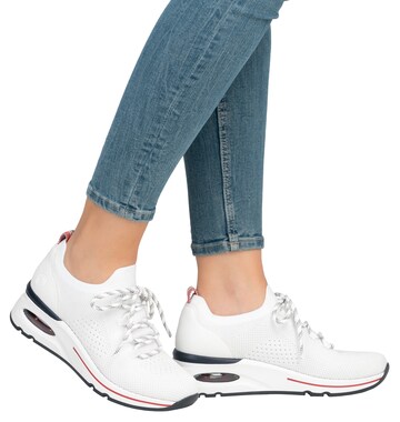 REMONTE Slip-Ons in White