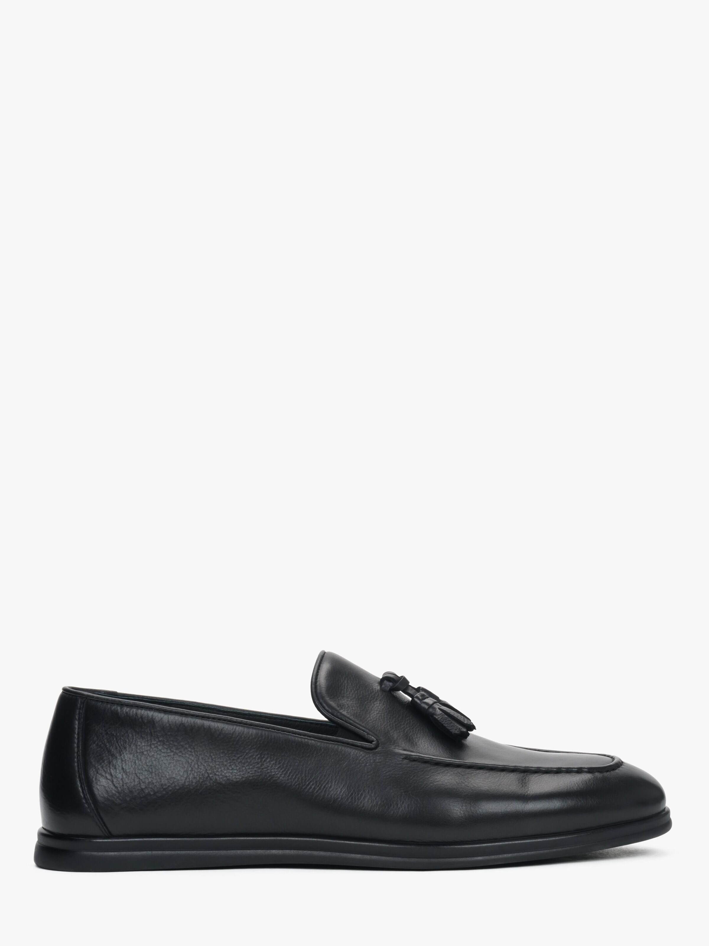 Estro Moccasins '01-2555' in Black: front