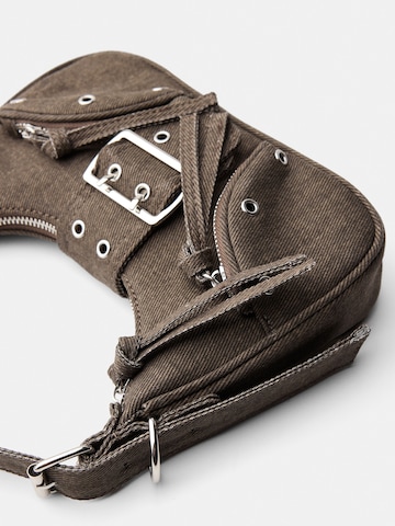 Bershka Schultertasche in Braun