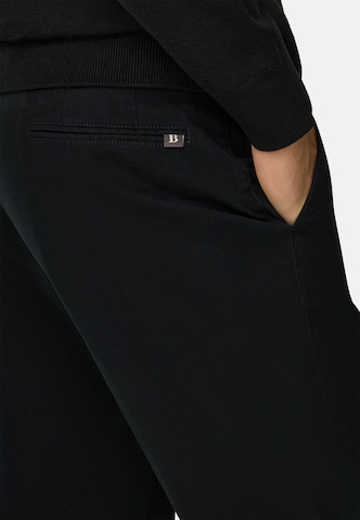 Coupe slim Pantalon chino Boggi Milano en noir