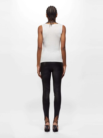 Young Poets Top  'Janna' in Weiß