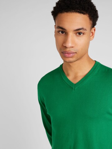 UNITED COLORS OF BENETTON - Ajuste regular Jersey en verde