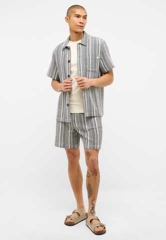 MUSTANG Regular Shorts 'Lockport' in Grau