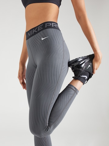 NIKE Skinny Športové nohavice 'Pro' - Sivá