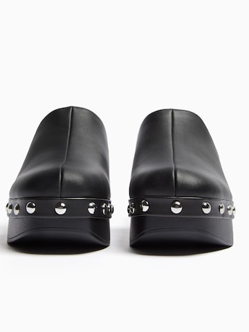 Sabots Bershka en noir
