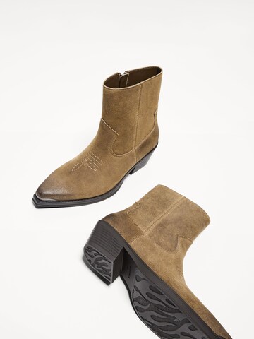 Bershka Buty kowbojskie w kolorze brązowy