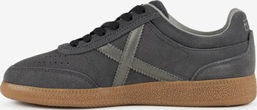 Baskets basses ' RUMBA ' MUNICH en gris : devant