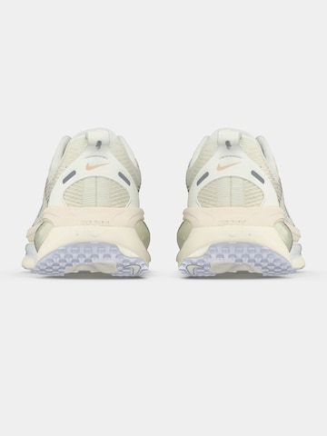 NIKE Běžecká obuv 'Vomero 18 Ess' – bílá
