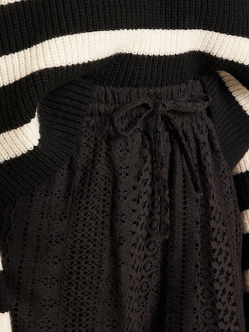 ABOUT YOU Szabványos Nadrág 'Ina' - fekete