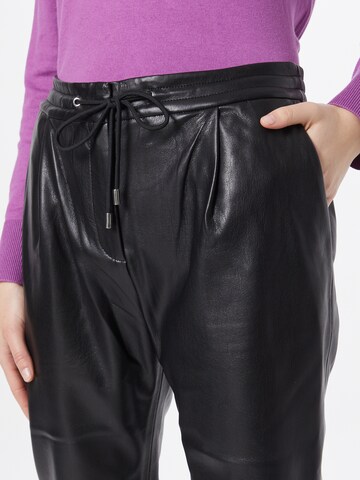 Effilé Pantalon à pince 'Hemias' HUGO en noir