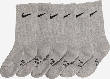 Chaussettes de sport Nike Sportswear en gris : devant