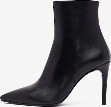 Derimod Booties in Black: front