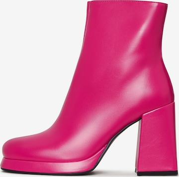 CESARE GASPARI Ankle Boots in Pink: front