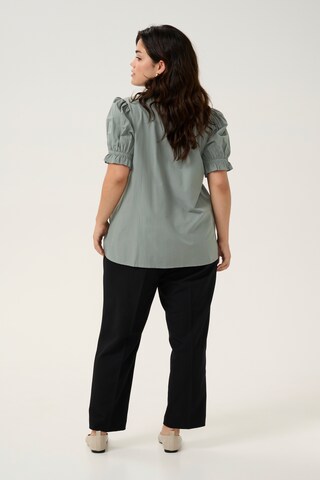 KAFFE CURVE - Blusa 'Mai' em verde