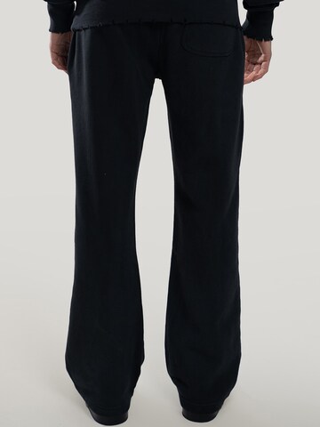 MAD TIGERS Wide Leg Bügelfaltenhose in Schwarz