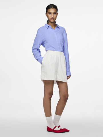 PIECES - regular Pantalón 'PCKilla' en blanco