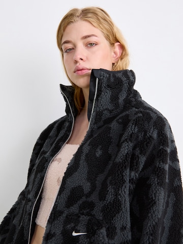 Nike Sportswear Fleecetakki värissä musta