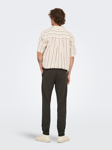 Slimfit Pantaloni chino 'ONSMARK' di Only & Sons in marrone