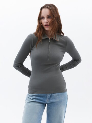 OXXO Shirt in Grey