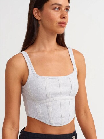 Dilvin Top in Grey: front