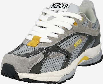 Mercer Amsterdam حذاء رياضي بلا رقبة 'THE RE-RUN' بلون رمادي: الأمام
